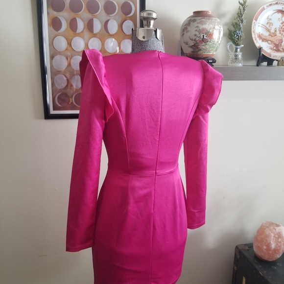 Deep V dress - Picture 9 of 12